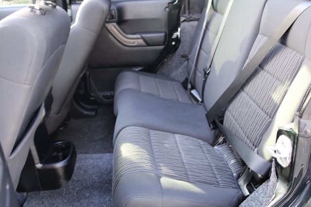2012 Jeep Wrangler Unlimited 4WD 4dr Sport - 22935460 - 19