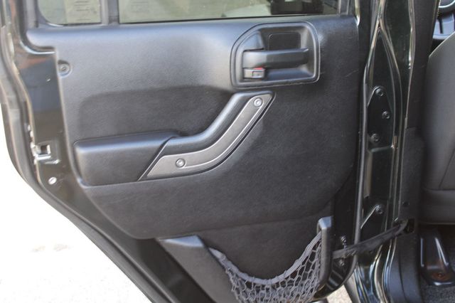 2012 Jeep Wrangler Unlimited 4WD 4dr Sport - 22935460 - 24