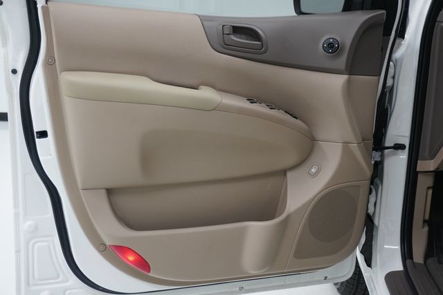 2012 Kia Sedona 4dr Wagon LX - 22934856 - 12