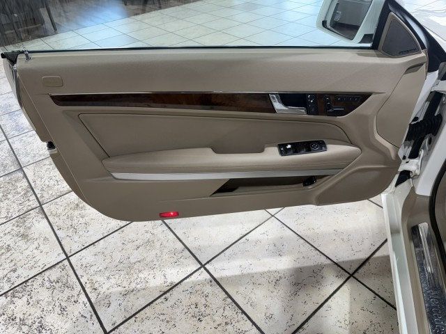 2012 Mercedes-Benz E-Class 2dr Cabriolet E 350 RWD - 22935760 - 19