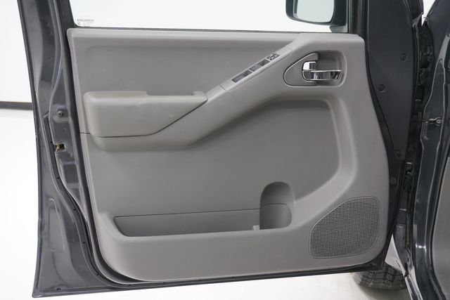 2012 Nissan Frontier 2WD Crew Cab SWB Automatic SV - 22874924 - 11