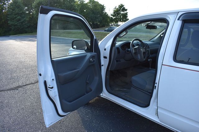 2012 Nissan Frontier 4WD Crew Cab SWB Automatic S - 22919291 - 32
