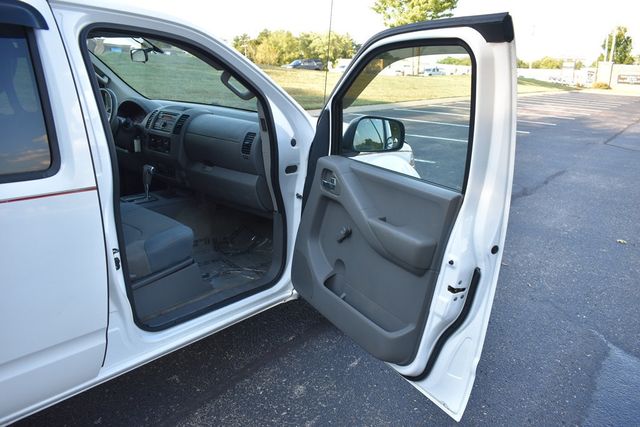 2012 Nissan Frontier 4WD Crew Cab SWB Automatic S - 22919291 - 33
