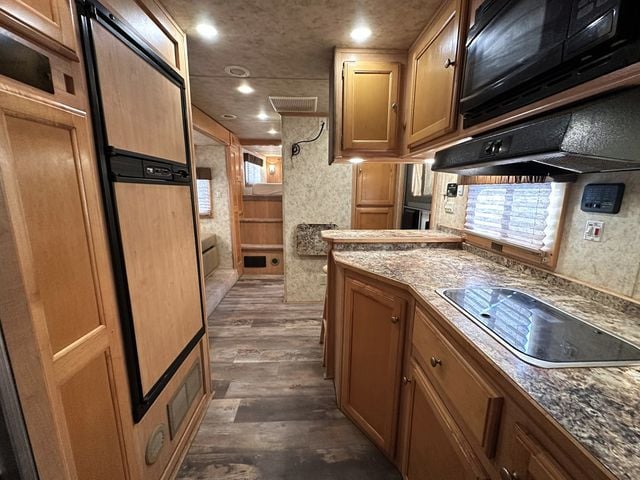 2012 Platinum 2+1 with Custom Living Quarters  - 22813555 - 16