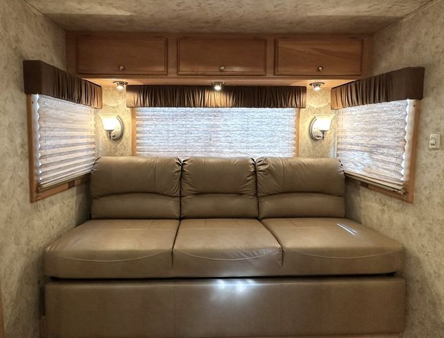 2012 Platinum 2+1 with Custom Living Quarters  - 22813555 - 18