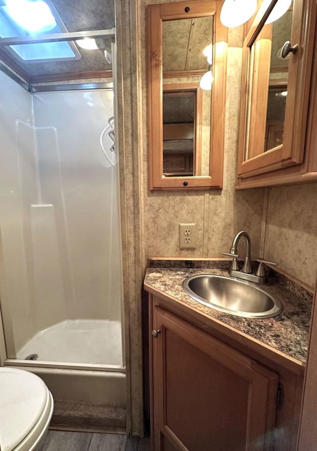 2012 Platinum 2+1 with Custom Living Quarters  - 22813555 - 22