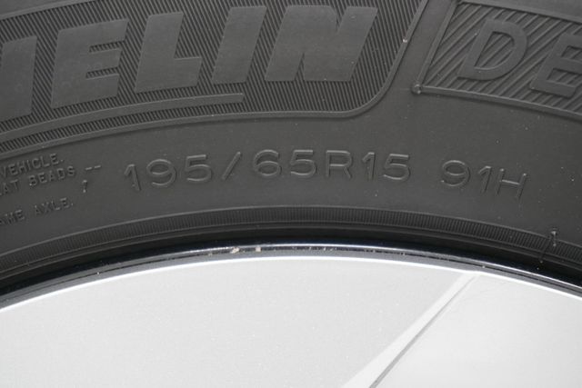 2012 Toyota Prius  - 22920468 - 19