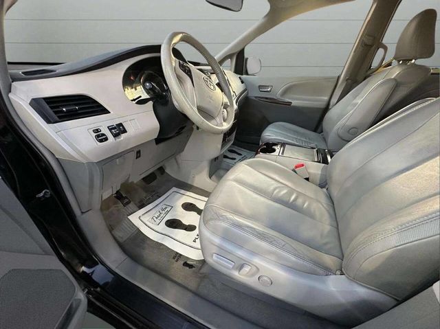 2012 Toyota Sienna Limited 7 Passenger 4dr Mini Van - 22937885 - 9