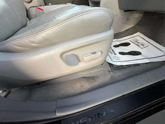 2012 Toyota Sienna Limited 7 Passenger 4dr Mini Van - 22937885 - 10