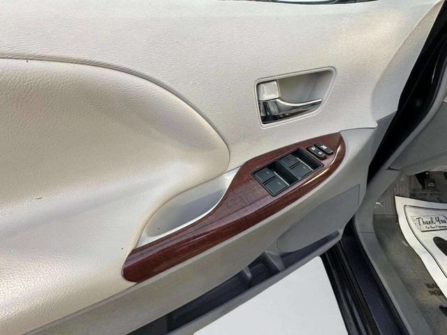 2012 Toyota Sienna Limited 7 Passenger 4dr Mini Van - 22937885 - 13