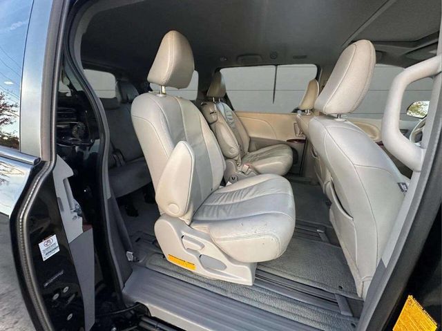 2012 Toyota Sienna Limited 7 Passenger 4dr Mini Van - 22937885 - 16