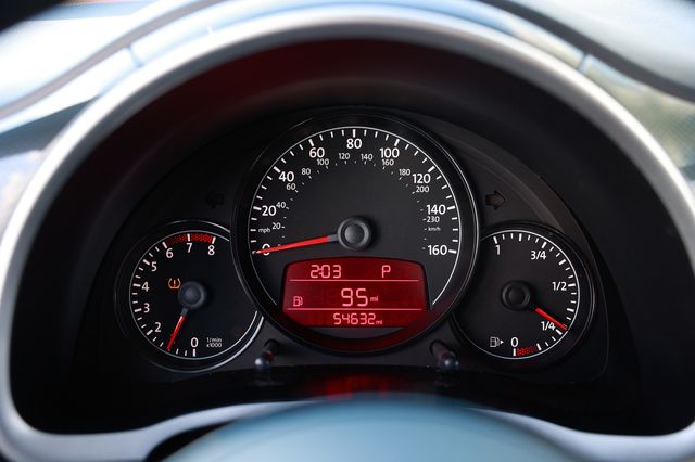 2012 Volkswagen Beetle 2dr Coupe 2.0T TSi - 22932296 - 25