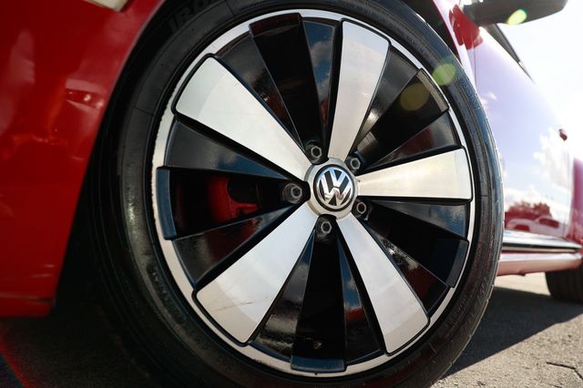 2012 Volkswagen Beetle 2dr Coupe 2.0T TSi - 22932296 - 32