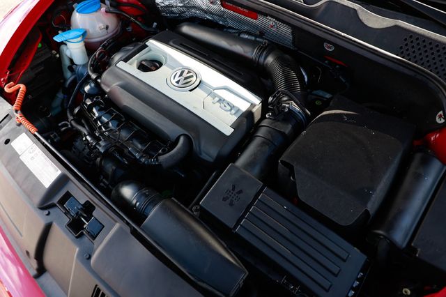 2012 Volkswagen Beetle 2dr Coupe 2.0T TSi - 22932296 - 44