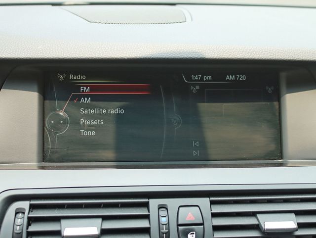 2013 BMW 5 Series 528i xDrive - 22861511 - 17