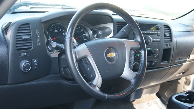 2013 Chevrolet Silverado 1500 JUST SERVICED, VERY CLEAN INSIDE AND OUT  - 22930629 - 21
