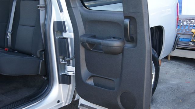 2013 Chevrolet Silverado 1500 JUST SERVICED, VERY CLEAN INSIDE AND OUT  - 22930629 - 30