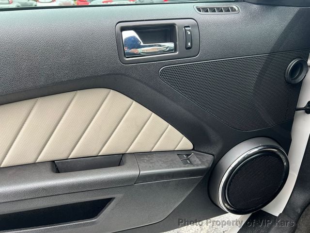 2013 Ford Mustang 2dr Coupe V6 - 22937459 - 9