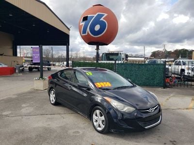 Hyundai Elantra's photo