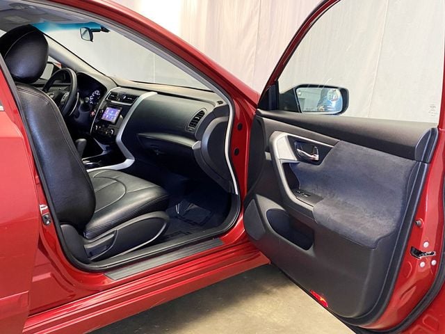 2013 Nissan Altima 4dr Sedan V6 3.5 S - 22934074 - 32