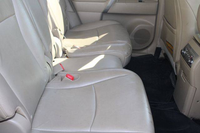 2013 Toyota Highlander 4WD 4dr V6 Plus - 22936193 - 16