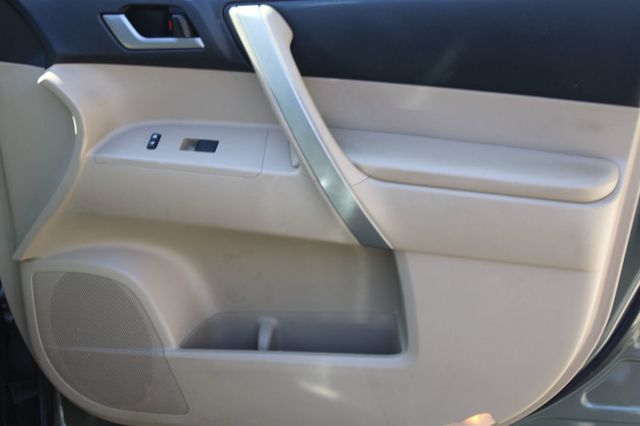 2013 Toyota Highlander 4WD 4dr V6 Plus - 22936193 - 27