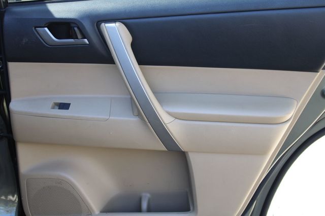 2013 Toyota Highlander 4WD 4dr V6 Plus - 22936193 - 28