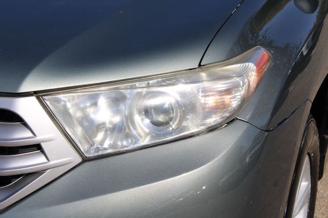 2013 Toyota Highlander 4WD 4dr V6 Plus - 22936193 - 32