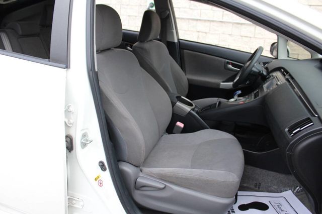 2013 Toyota Prius 5dr Hatchback Two - 22919568 - 17