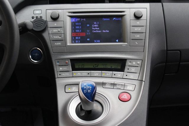 2013 Toyota Prius 5dr Hatchback Two - 22919568 - 19