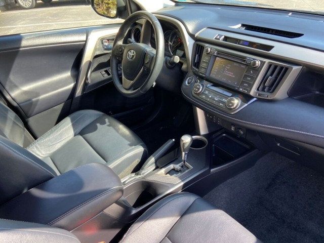 2013 Toyota RAV4 Limited w/ Navigation & Blind Spot Monitor - 22282566 - 23