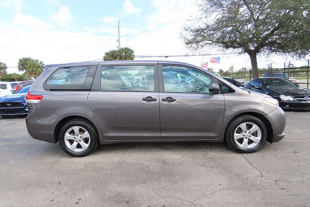 2013 TOYOTA SIENNA 5dr 7-Passenger Van V6 L FWD - 22297259 - 2