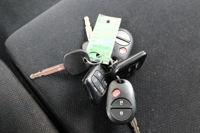 2013 Toyota Tundra CrewMax 5.7L FFV V8 6-Spd AT (Natl) - 22889877 - 22