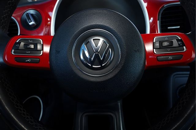 2013 VOLKSWAGEN Beetle Convertible 2dr Automatic 2.5L PZEV - 22897439 - 23