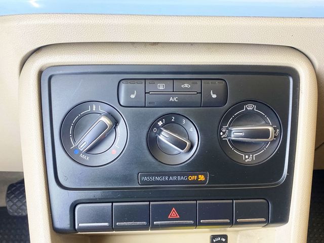2013 Volkswagen Beetle Convertible 2dr Manual 2.0L TDI - 22911563 - 38