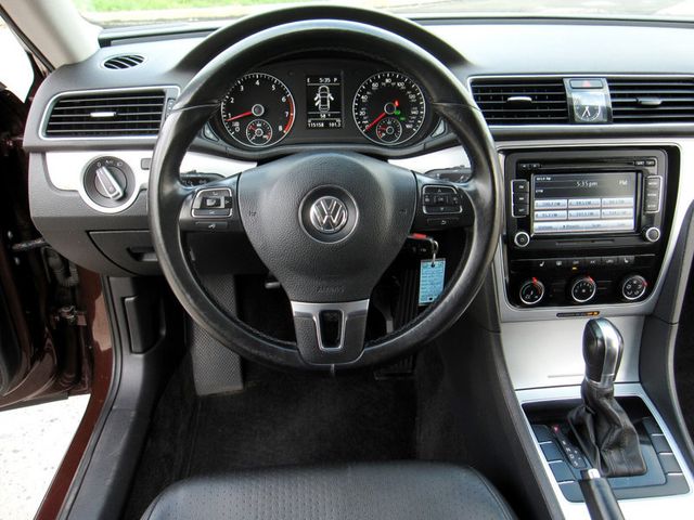 2013 Volkswagen Passat 4dr Sedan 2.5L Automatic SE - 22419432 - 18