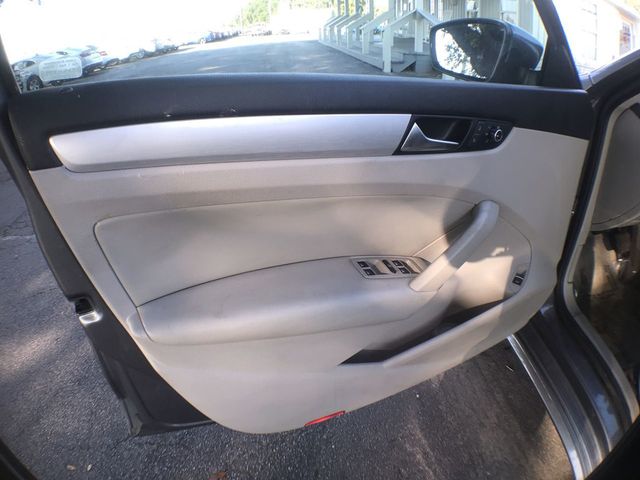 2013 Volkswagen Passat SE - 22914379 - 11