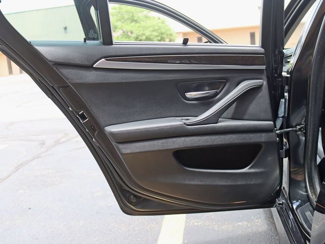 2014 BMW 5 Series 535i xDrive - 22875767 - 30