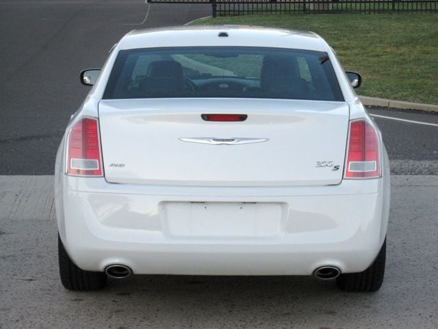 2014 Chrysler 300 4dr Sedan 300S AWD - 22915237 - 13
