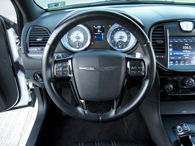2014 Chrysler 300 4dr Sedan 300S AWD - 22915237 - 19