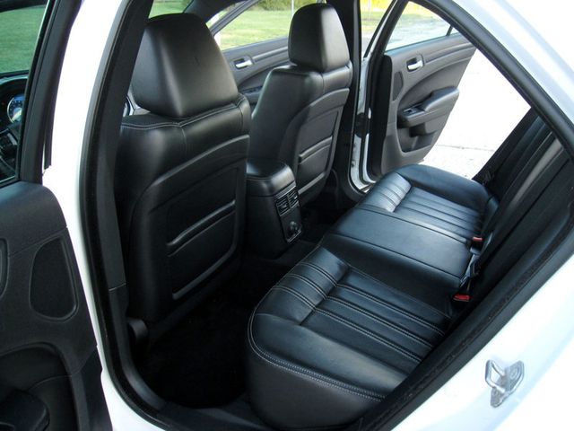 2014 Chrysler 300 4dr Sedan 300S AWD - 22915237 - 26