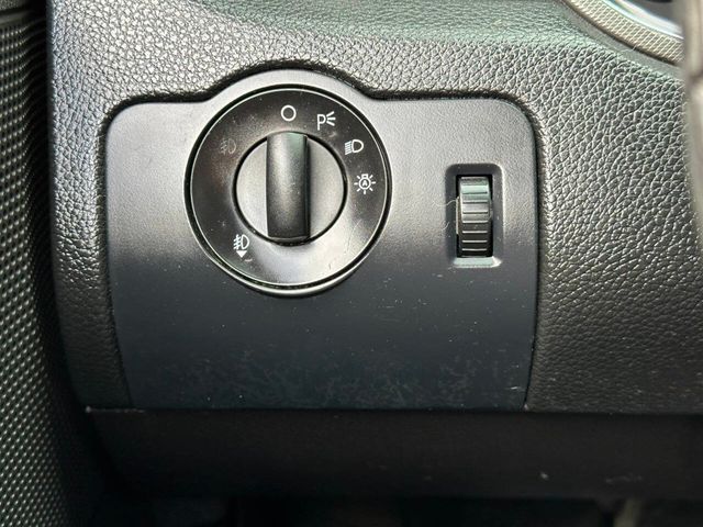 2014 Ford Mustang 2dr Convertible V6 - 22931919 - 35