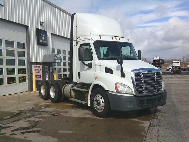 2014 Freightliner CA126DC daycab 2014 FREIGHTLINER DAY CAB - 22830640 - 3