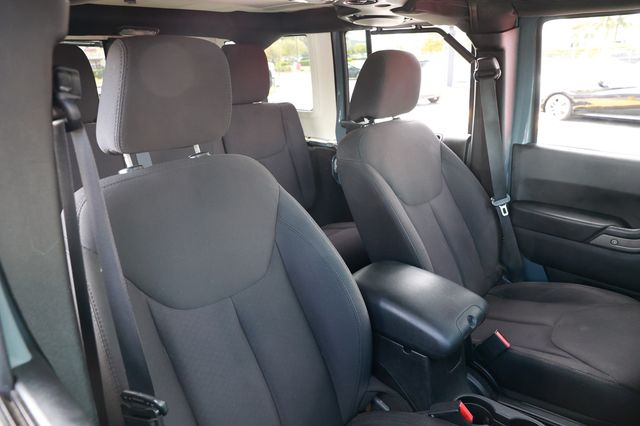 2014 Jeep Wrangler Unlimited 4WD 4dr Sport - 22923084 - 17