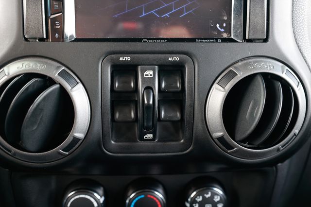 2014 Jeep Wrangler Unlimited 4WD 4dr Sport - 22923084 - 31