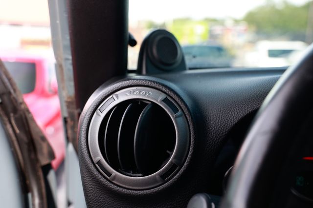 2014 Jeep Wrangler Unlimited 4WD 4dr Sport - 22923084 - 42