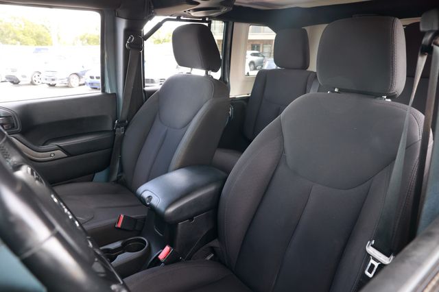 2014 Jeep Wrangler Unlimited 4WD 4dr Sport - 22923084 - 5