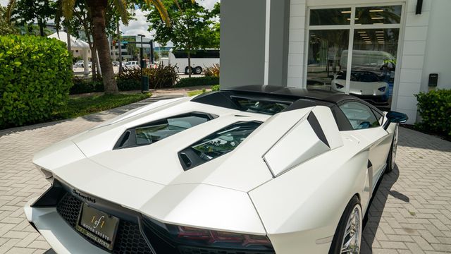 2014 Lamborghini Aventador 2dr Convertible 50th Anniversario - 22875851 - 44