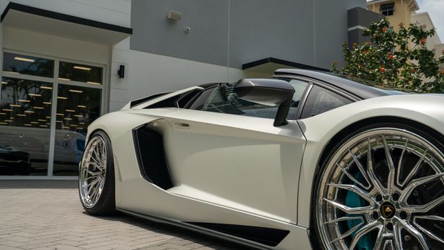 2014 Lamborghini Aventador 2dr Convertible 50th Anniversario - 22875851 - 8