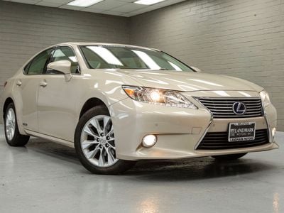 2014 Lexus ES 300h's photo